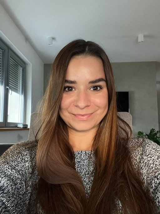 Goede foto - gezicht van dichtbij, maar één persoon